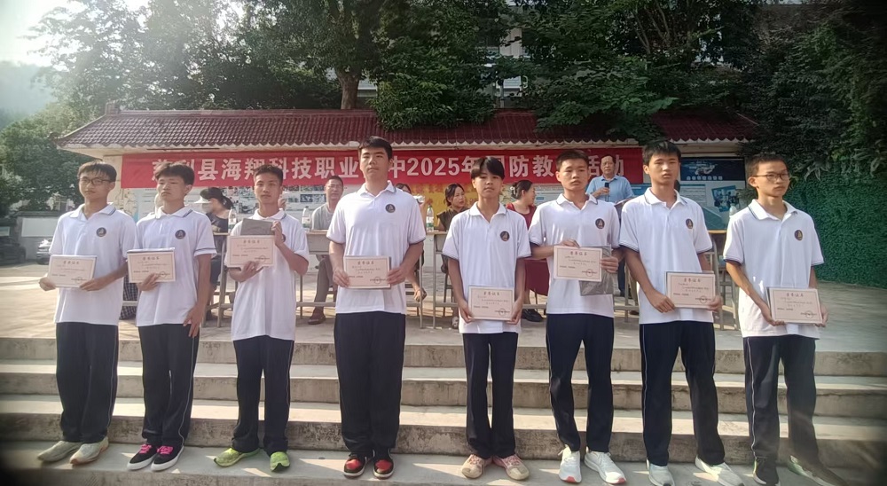 青春正当时，军训展风采(pic4)