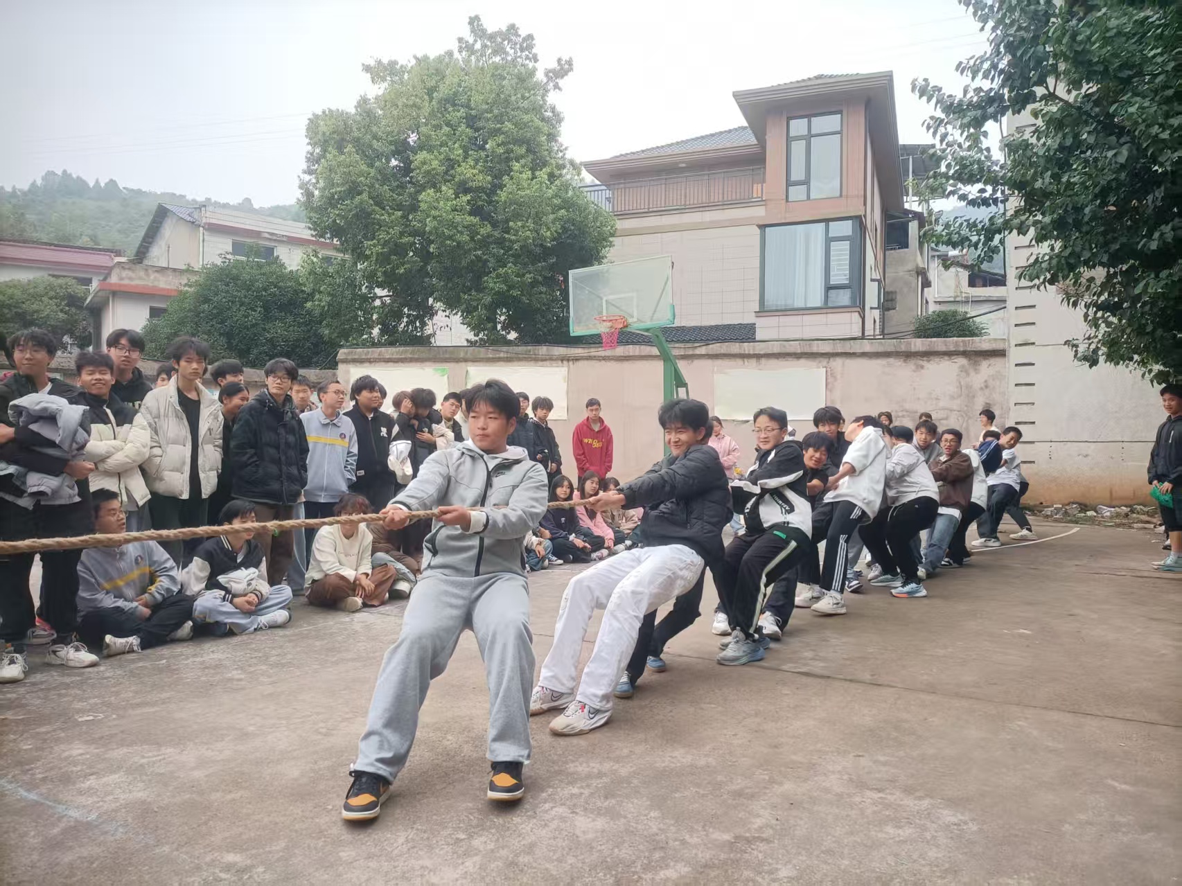 力“拔”山河2025年秋季校园拔河比赛火热开幕(pic8)