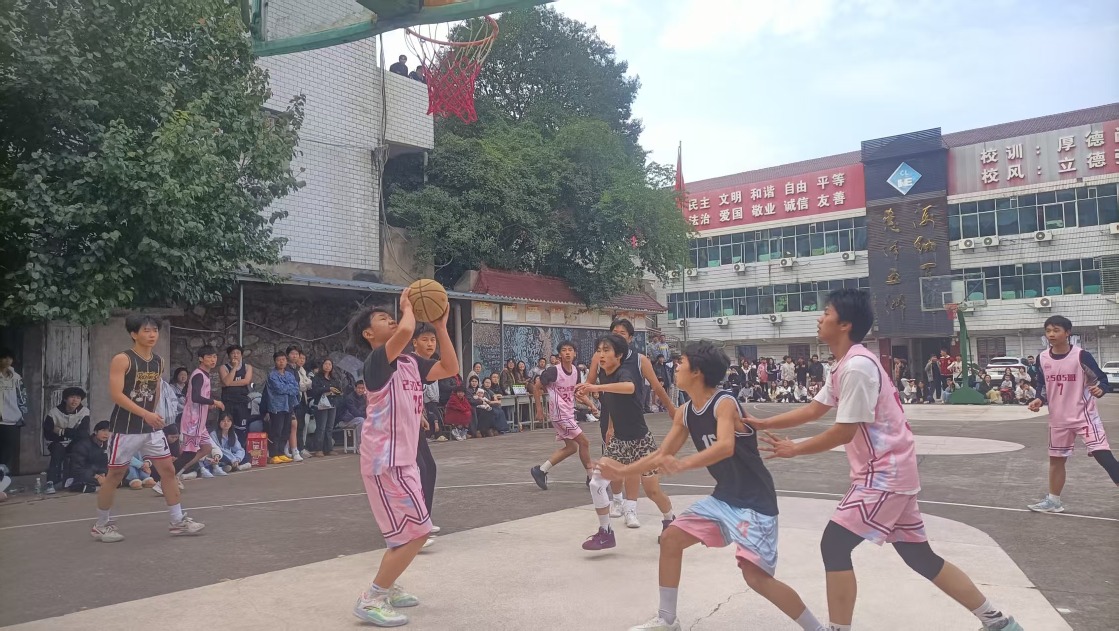【最新】“迎‘篮’而上，以球会友”校园篮球赛圆满落幕(pic2)